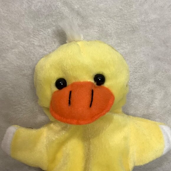 Vtg 2001 Yellow Duck Hand Puppet Plush Toy 9" Four Star International Ages 3+ - Picture 2 of 5